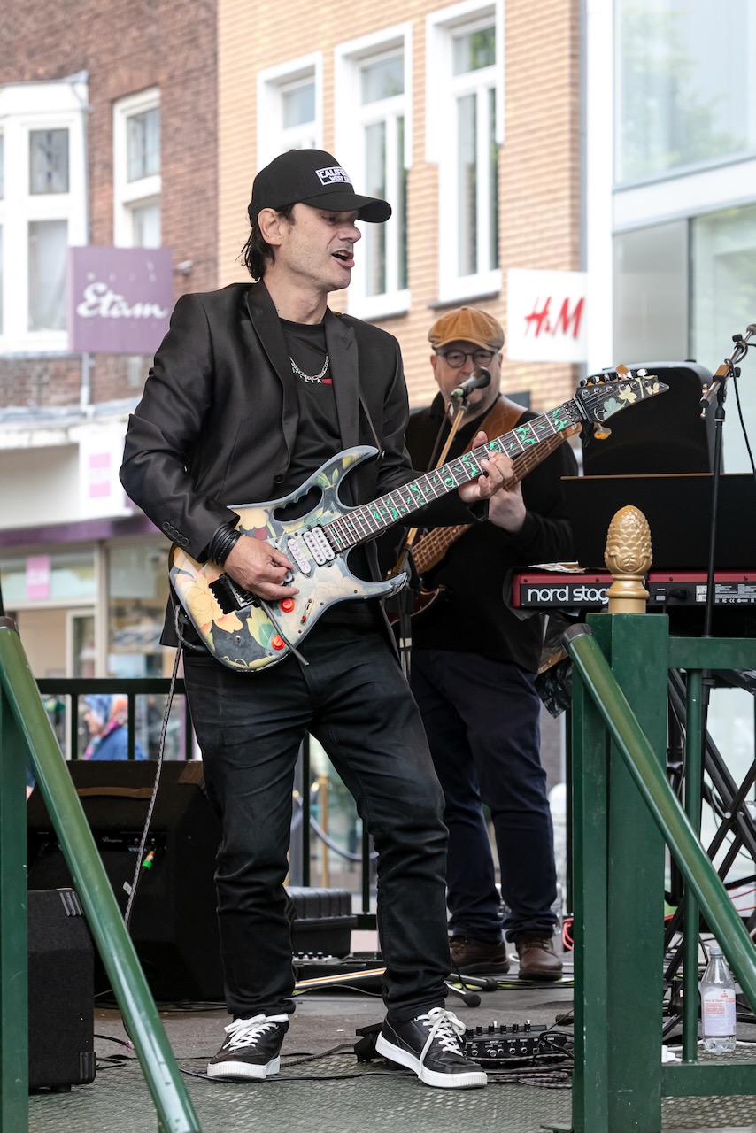 Shoot the Breeze live op het podium