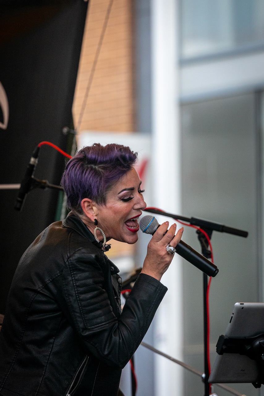 Shoot the Breeze live op het podium