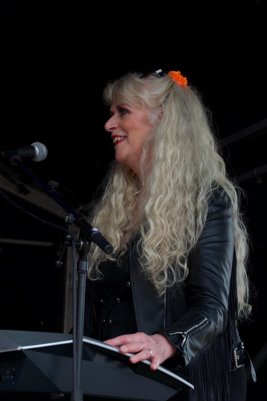 Shoot the Breeze live op het podium