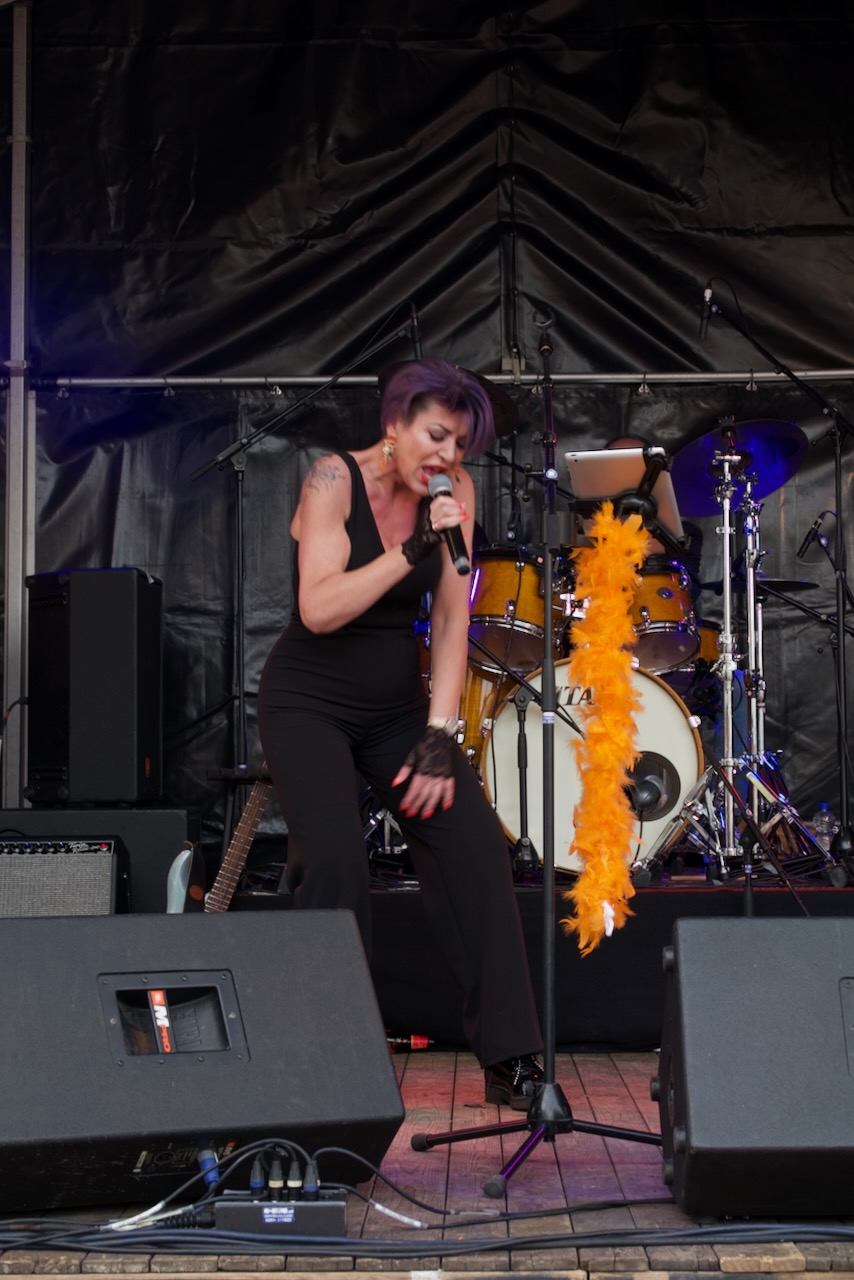 Shoot the Breeze live op het podium