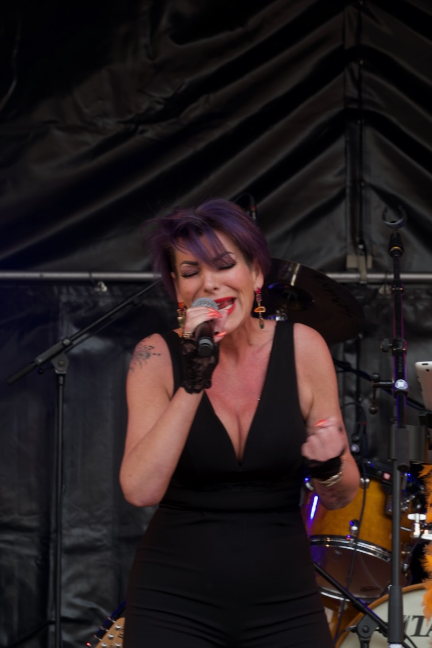 Shoot the Breeze live op het podium