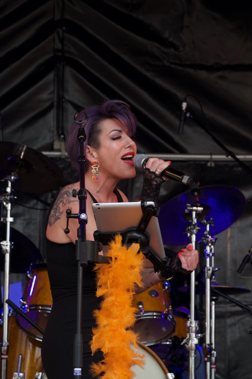 Shoot the Breeze live op het podium