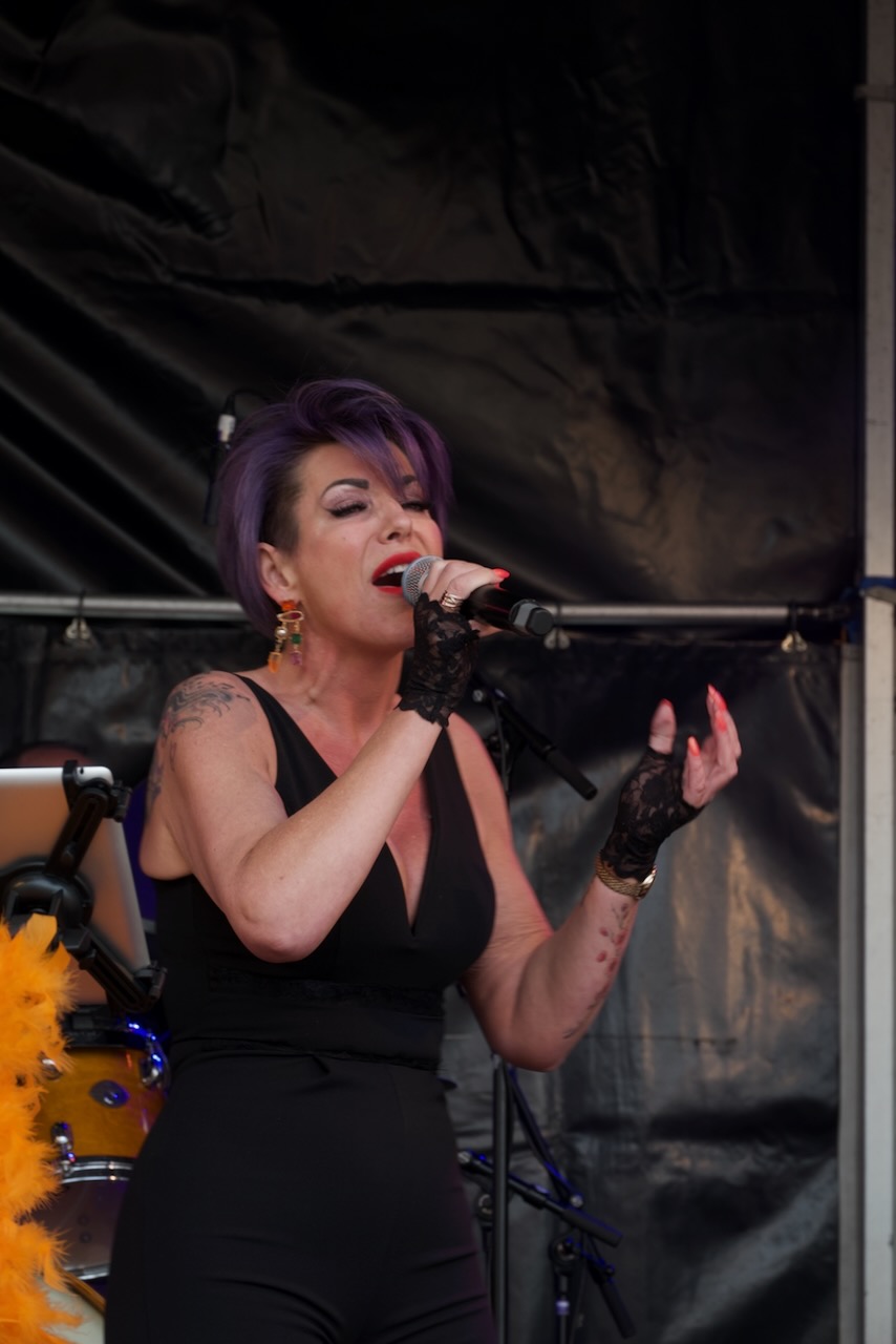 Shoot the Breeze live op het podium