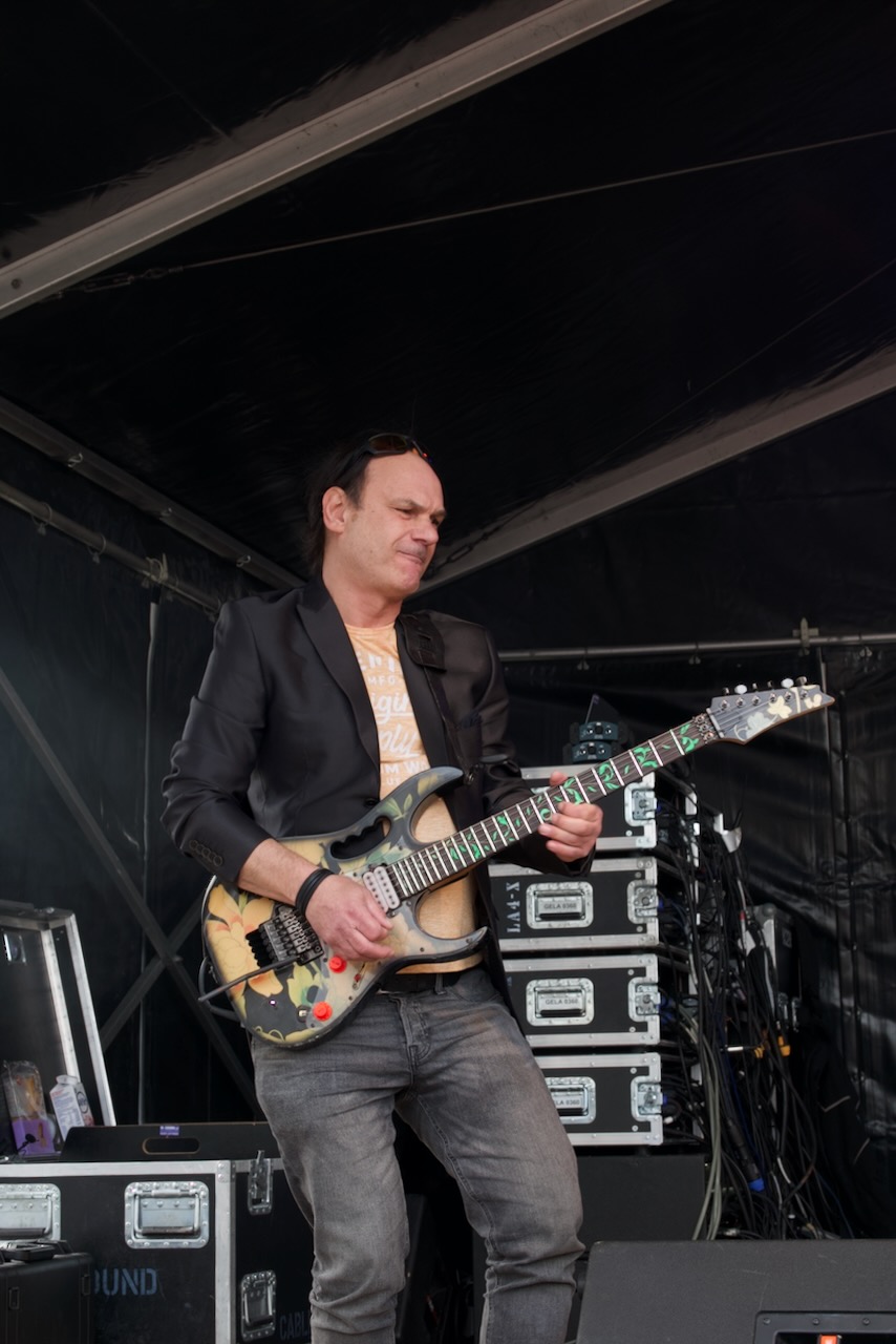 Shoot the Breeze live op het podium