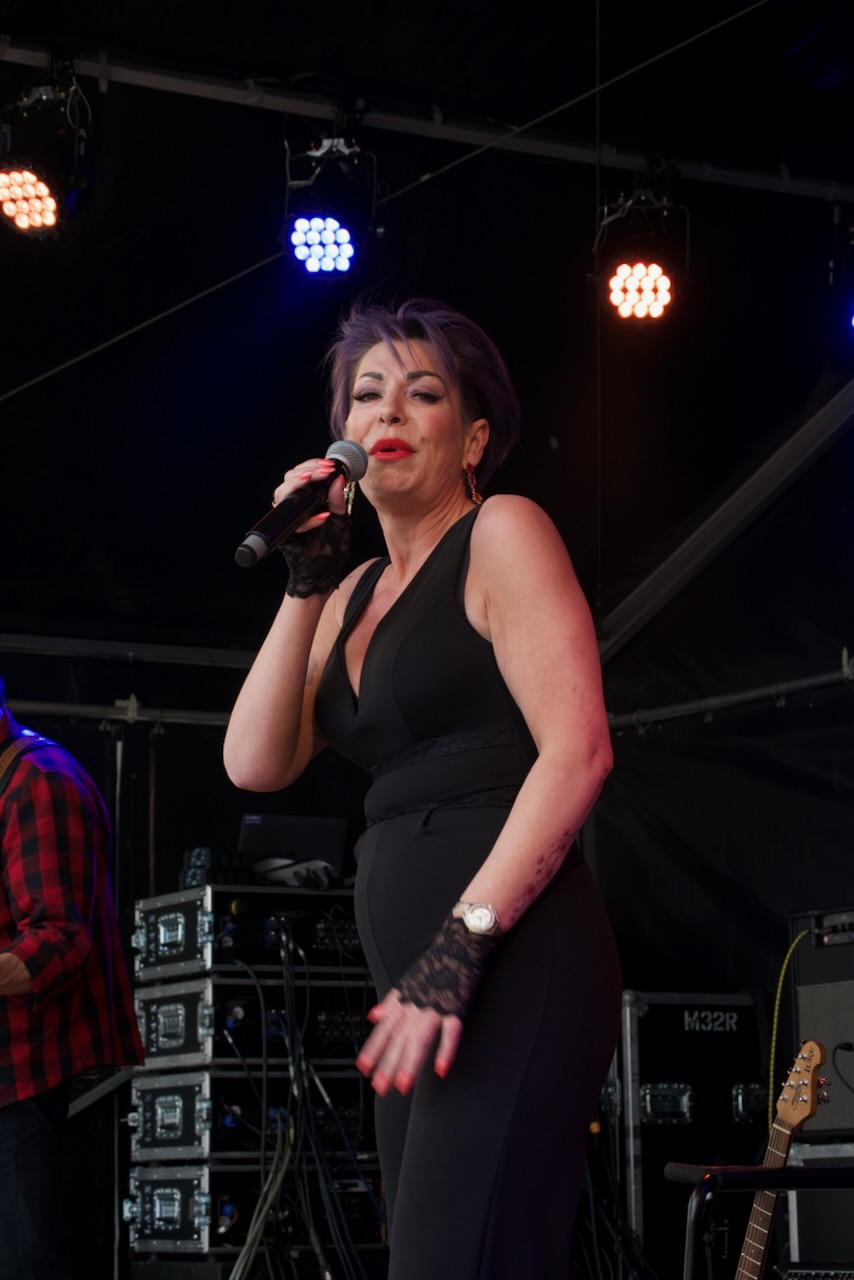 Shoot the Breeze live op het podium