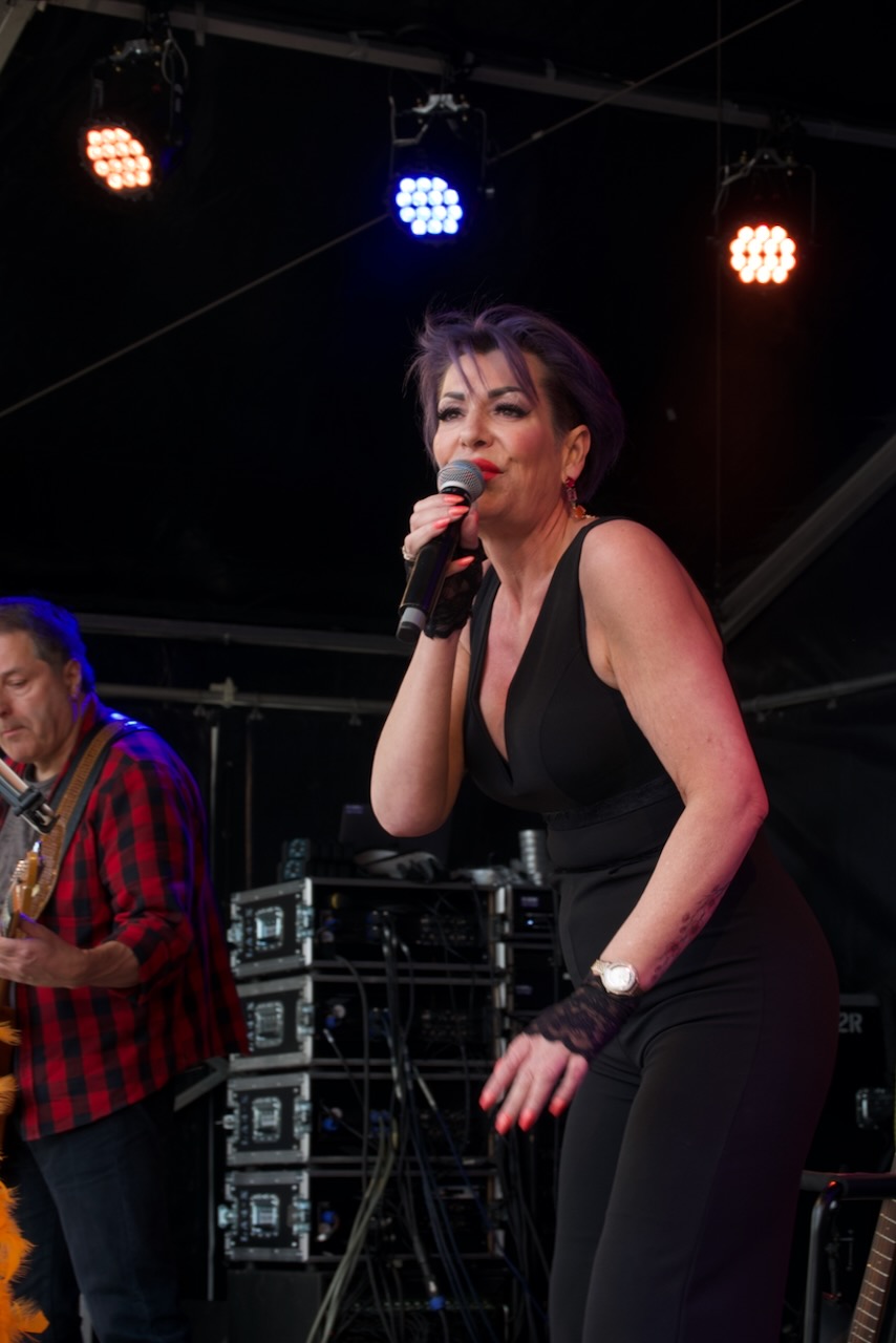 Shoot the Breeze live op het podium