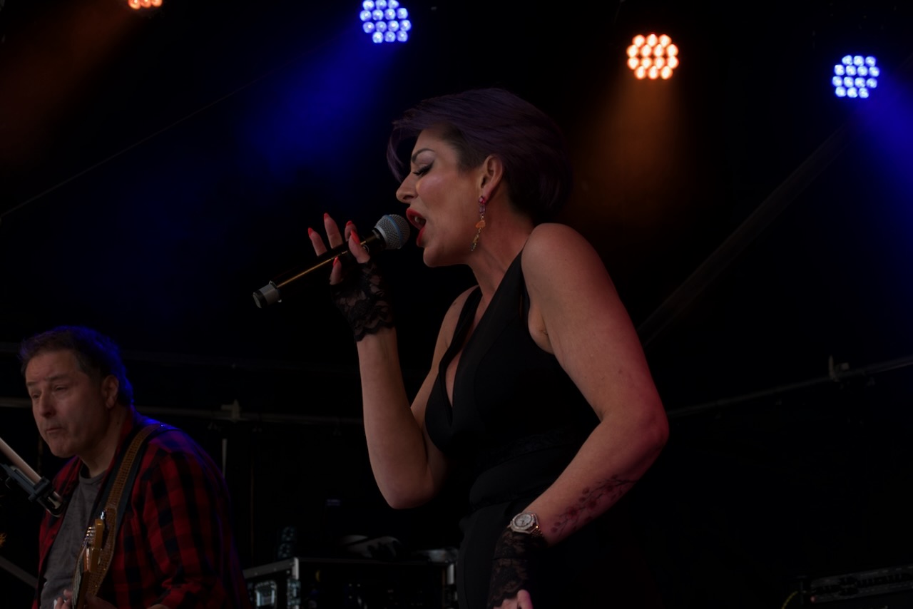 Shoot the Breeze live op het podium