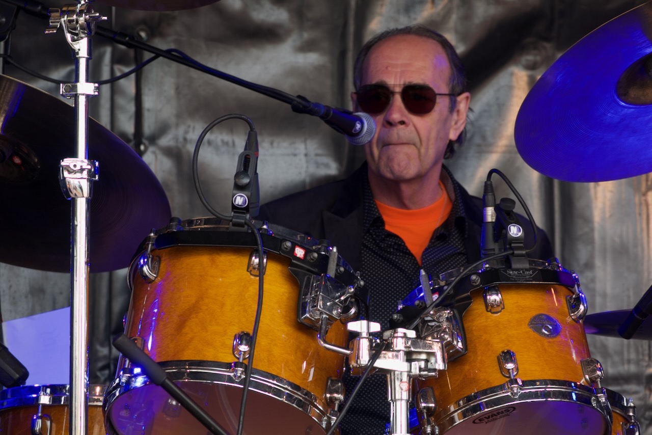 Shoot the Breeze live op het podium