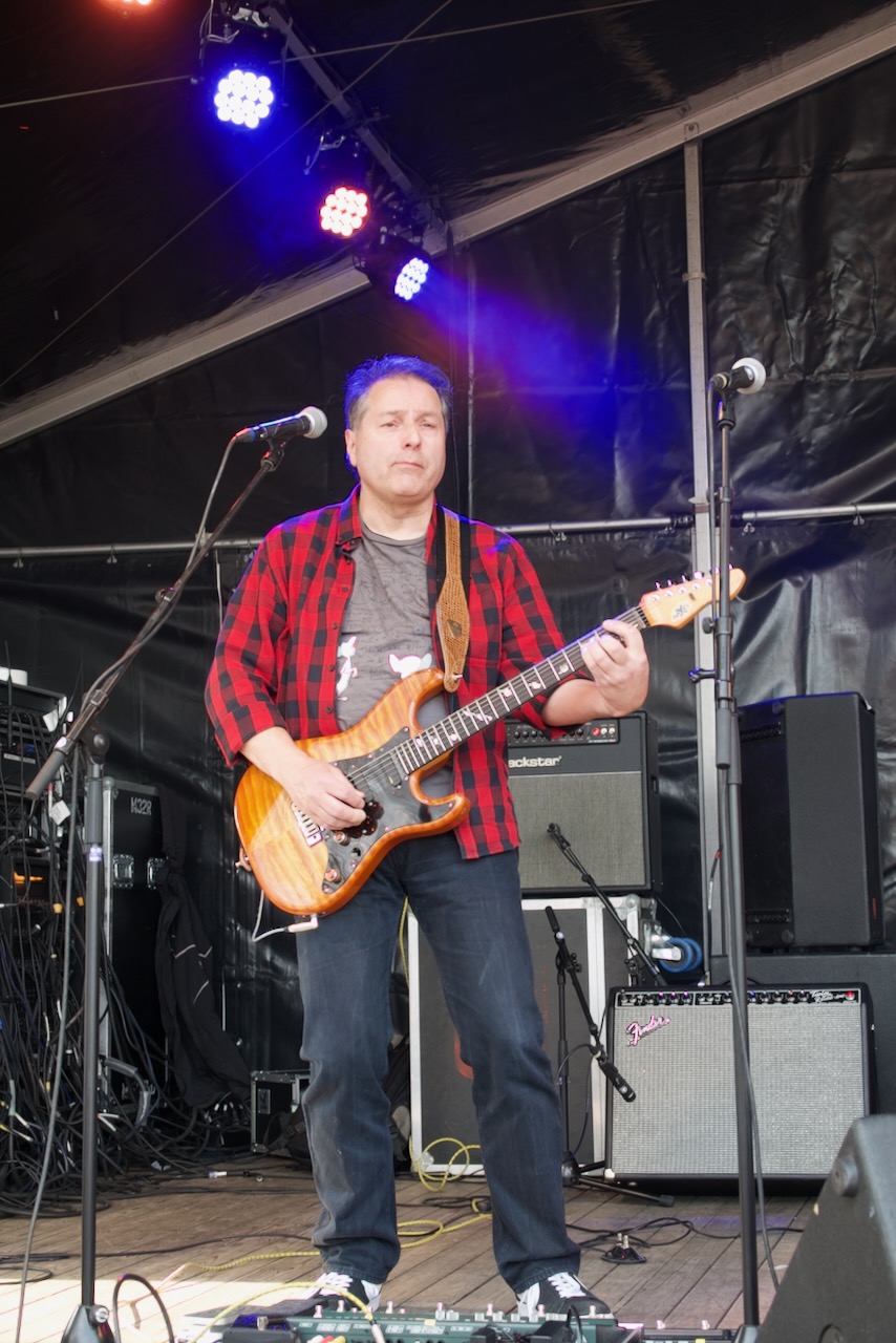 Shoot the Breeze live op het podium