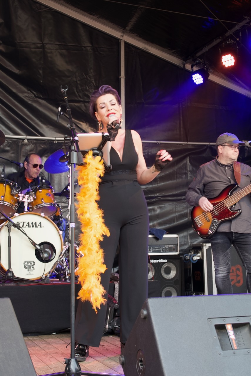 Shoot the Breeze live op het podium