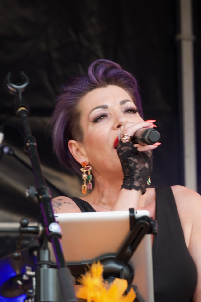 Shoot the Breeze live op het podium