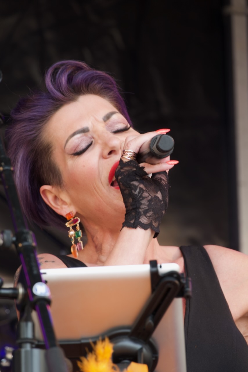 Shoot the Breeze live op het podium