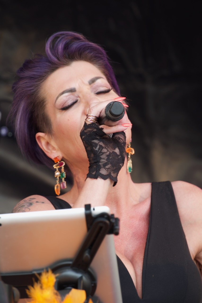 Shoot the Breeze live op het podium