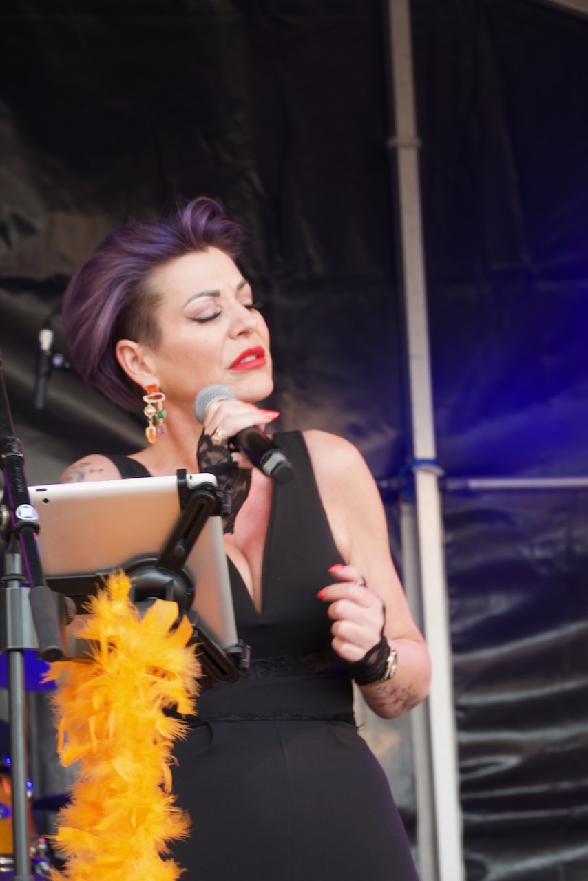 Shoot the Breeze live op het podium