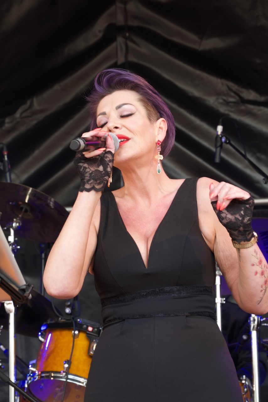 Shoot the Breeze live op het podium