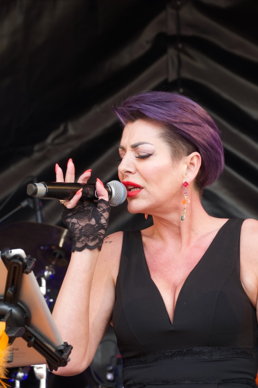 Shoot the Breeze live op het podium