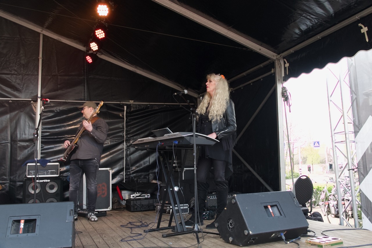 Shoot the Breeze live op het podium