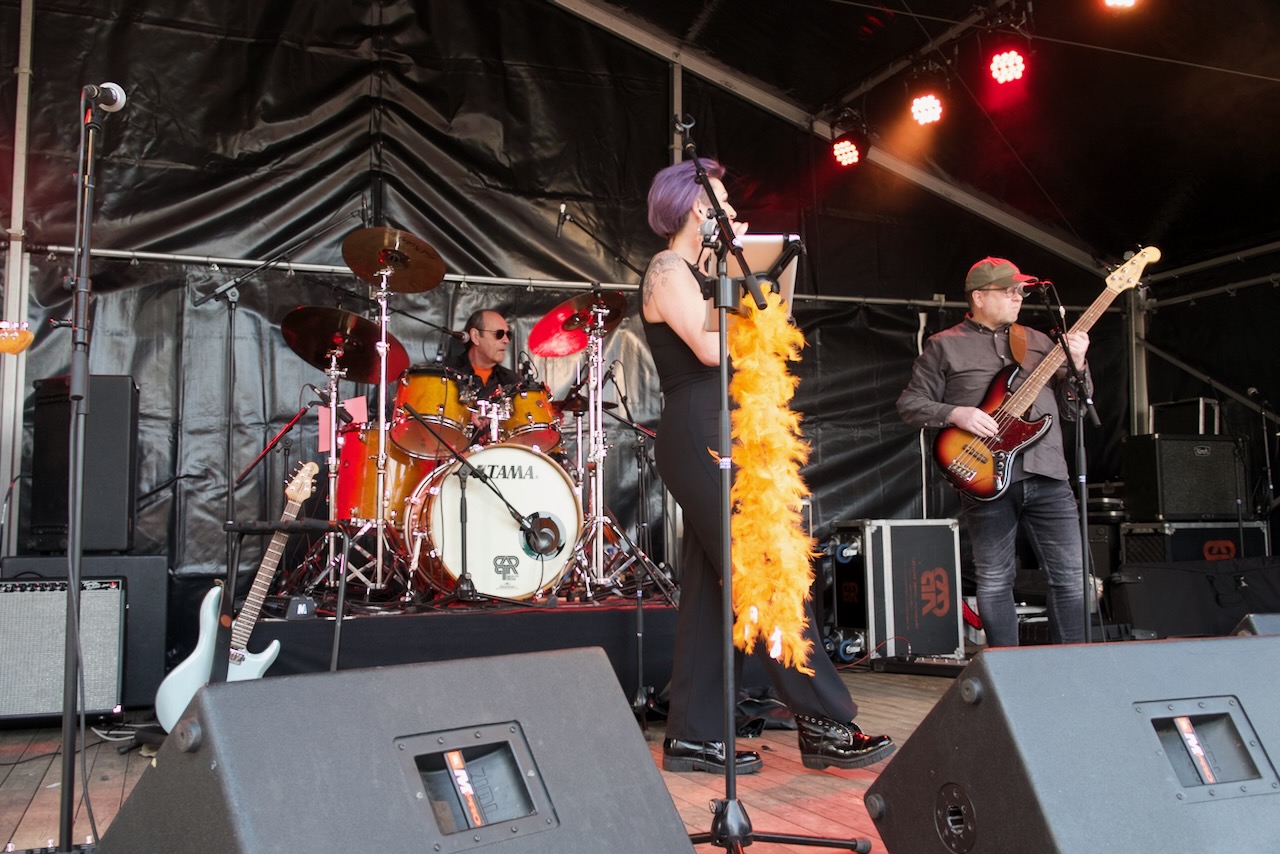 Shoot the Breeze live op het podium