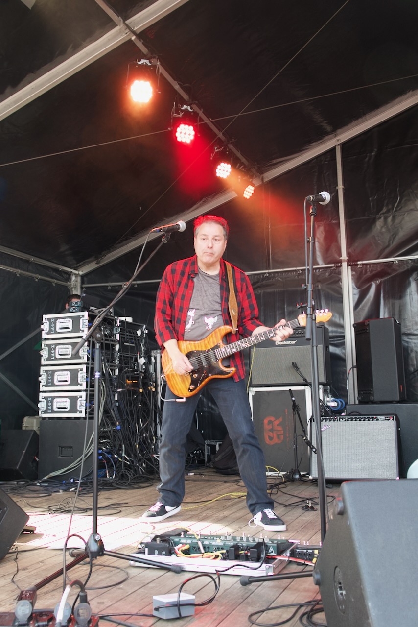 Shoot the Breeze live op het podium