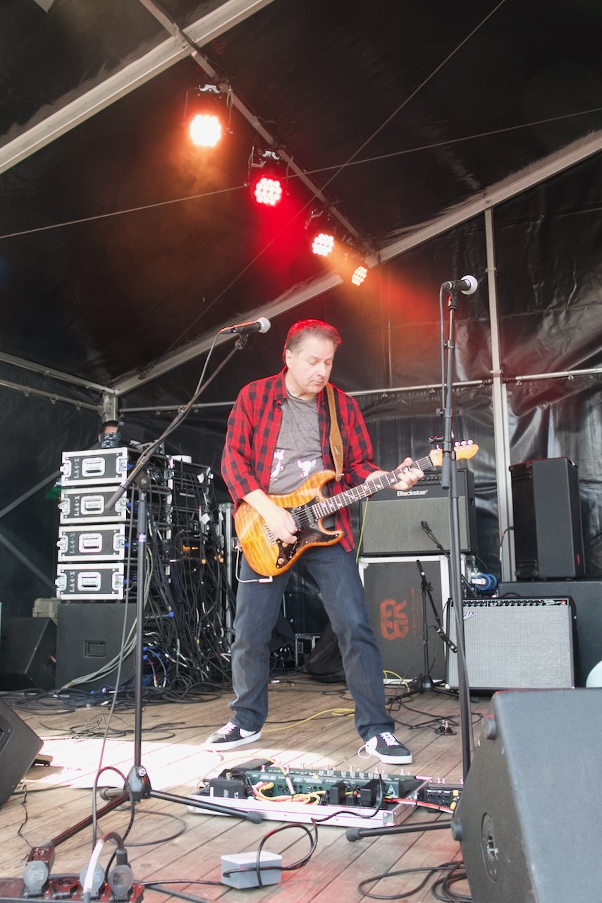 Shoot the Breeze live op het podium