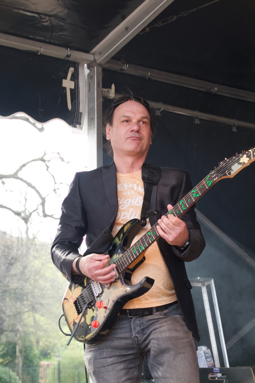 Shoot the Breeze live op het podium