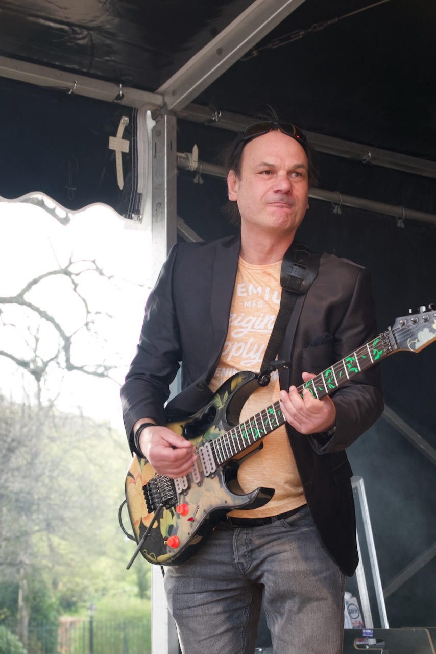 Shoot the Breeze live op het podium