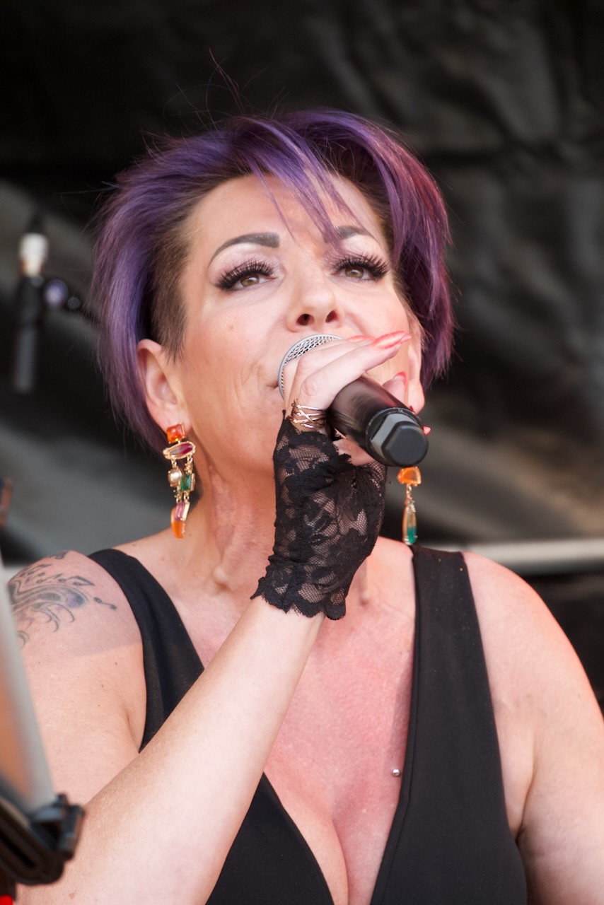 Shoot the Breeze live op het podium