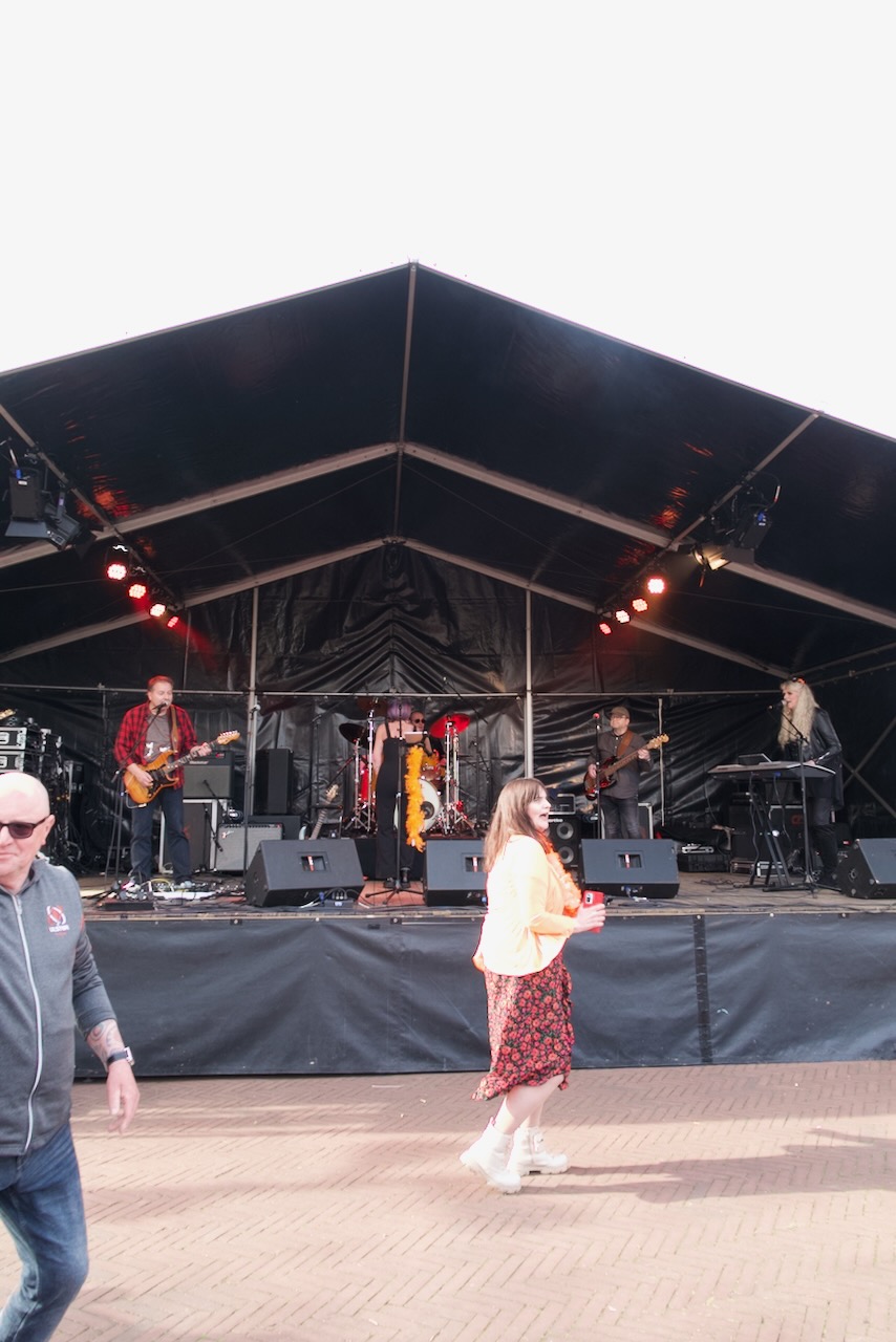 Shoot the Breeze live op het podium