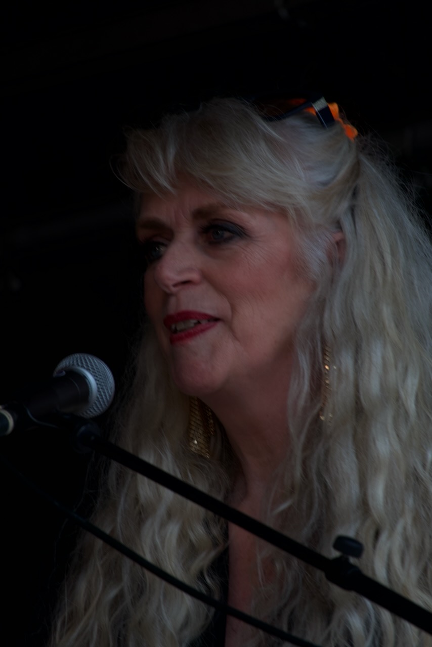 Shoot the Breeze live op het podium