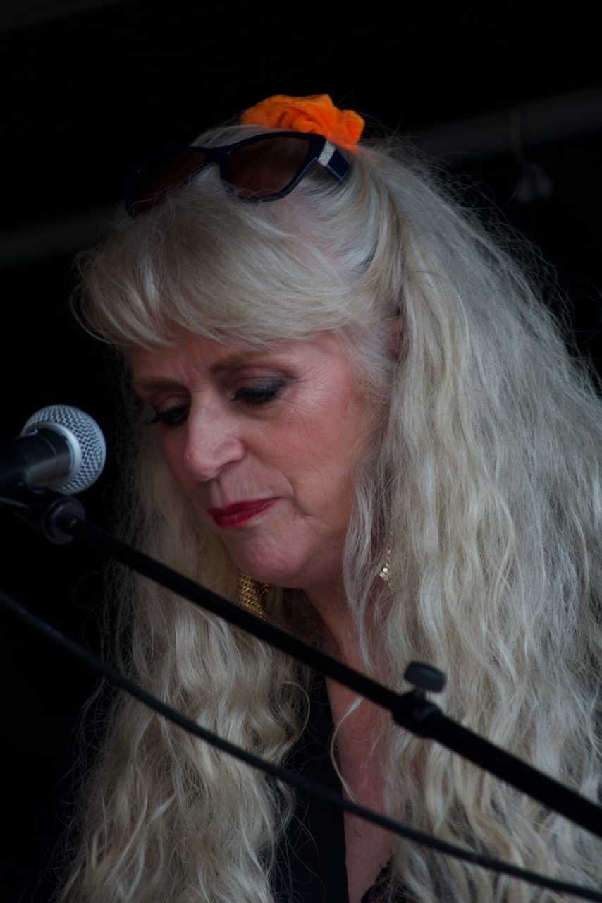 Shoot the Breeze live op het podium