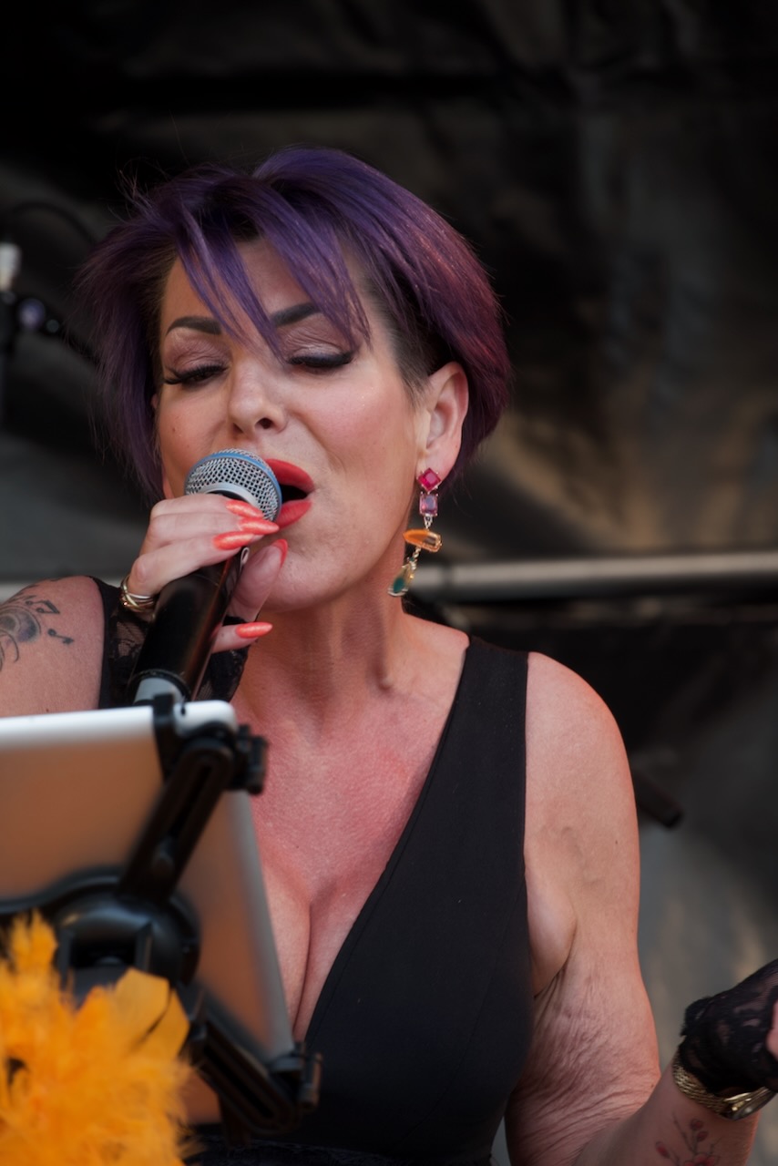 Shoot the Breeze live op het podium