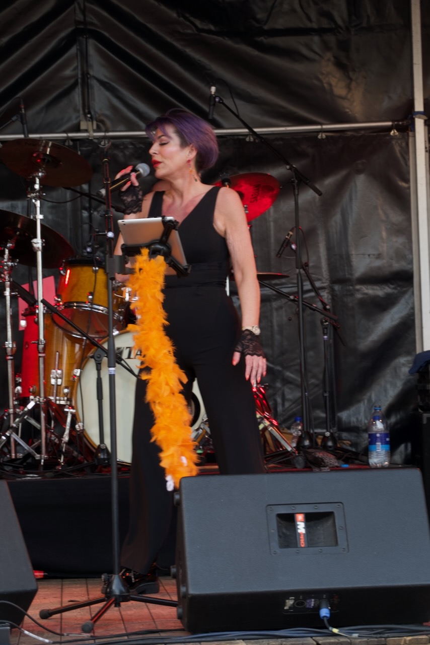 Shoot the Breeze live op het podium