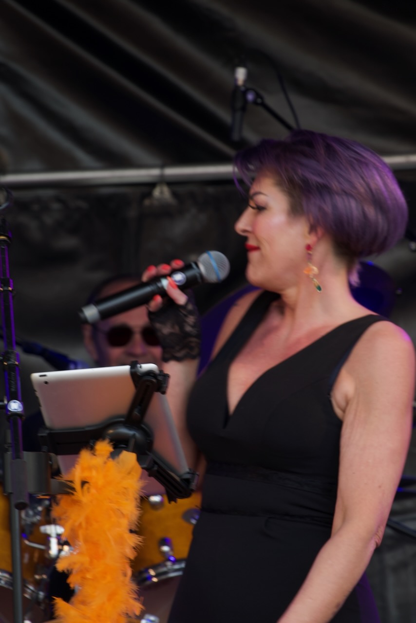 Shoot the Breeze live op het podium