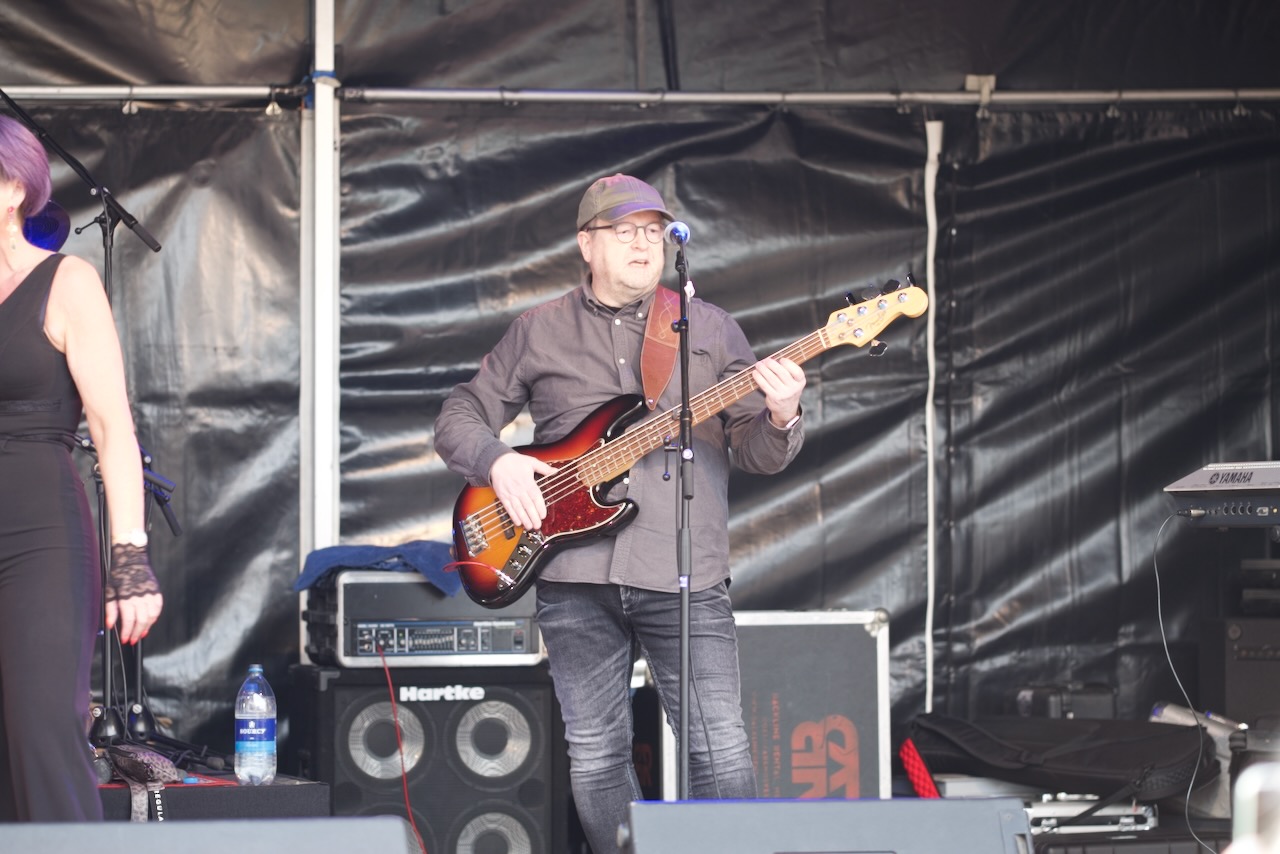 Shoot the Breeze live op het podium