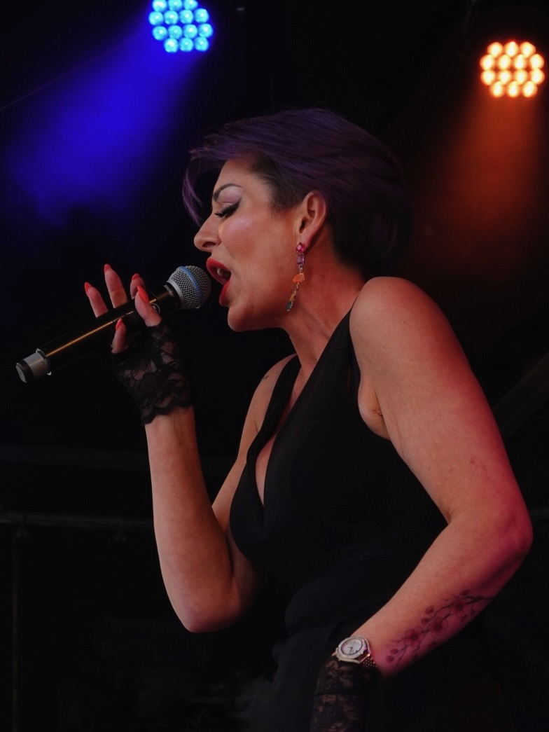 Shoot the Breeze live op het podium