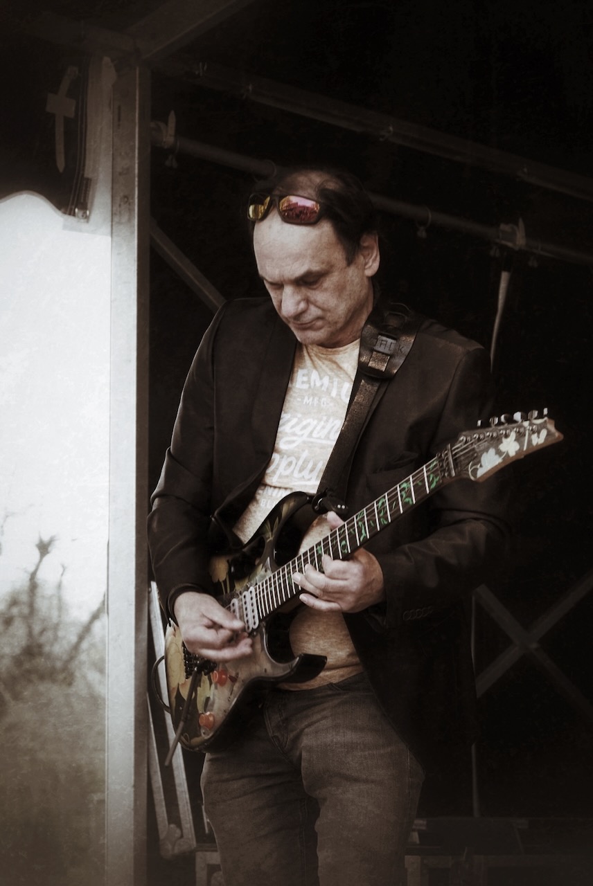 Shoot the Breeze live op het podium