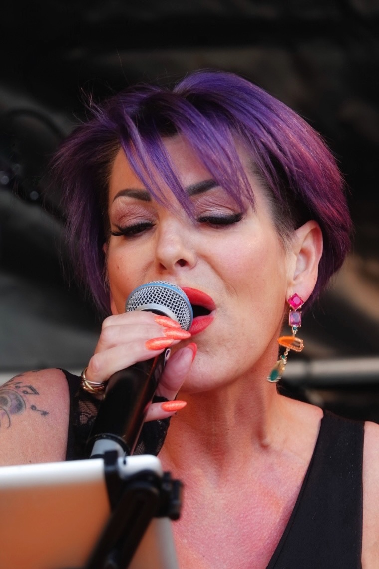 Shoot the Breeze live op het podium